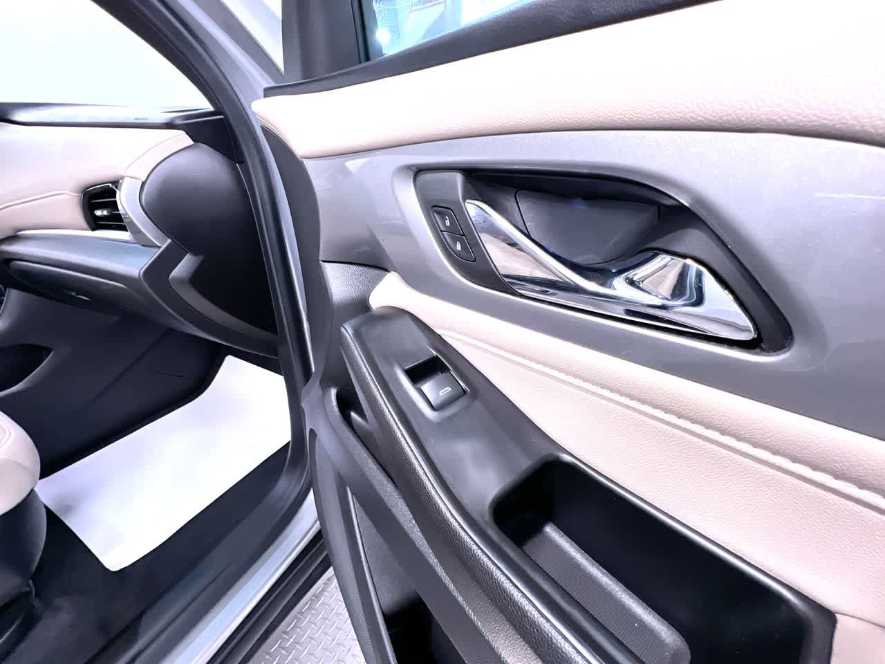 Used 2023 Chevrolet Traverse LS FWD image 36