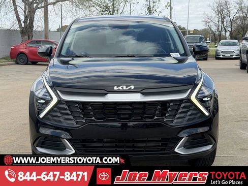 Used 2025 Kia Sportage LX image 3