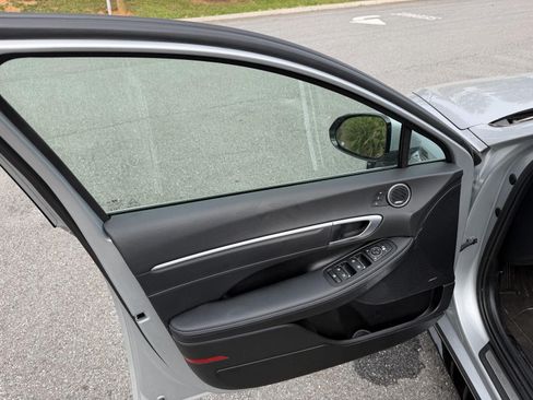 Certified 2025 Hyundai Sonata Limited FWD image 19
