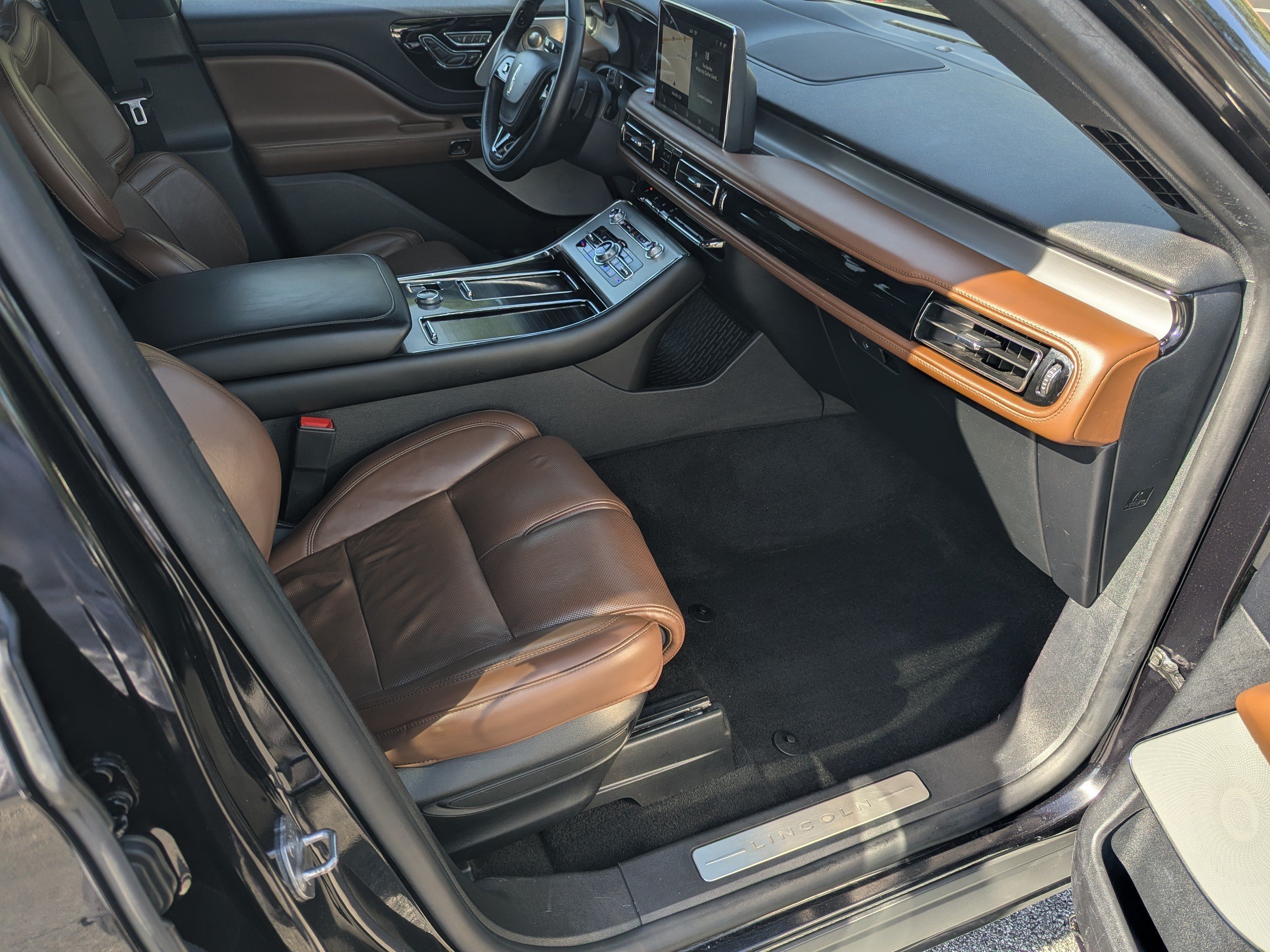 Used 2020 Lincoln Aviator Reserve w/ Equipment Group 202A AWD/4WD image 14