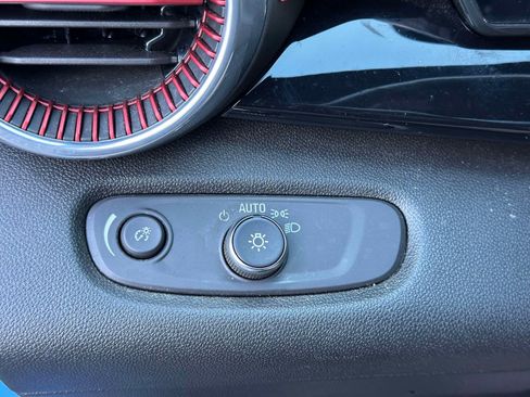 Certified 2024 Chevrolet Trax RS w/ Sunroof Package FWD image 19