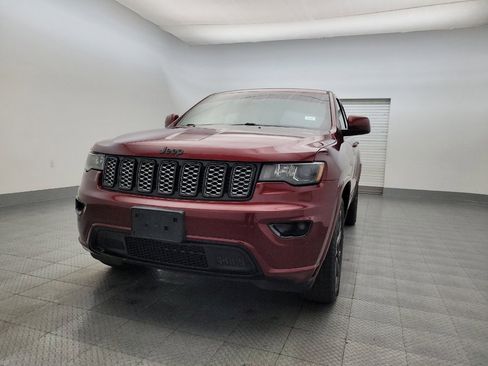 Used 2019 Jeep Grand Cherokee Altitude image 15