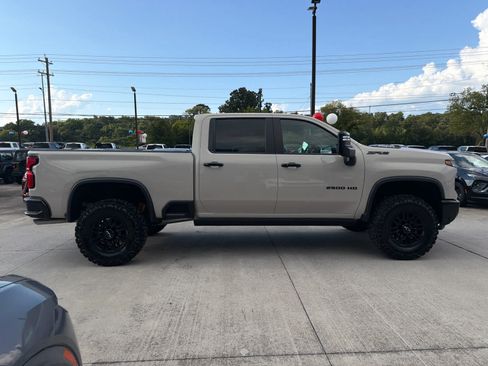 Used 2026 Chevrolet Silverado 2500 ZR2 w/ LPO, Dark Essentials Package AWD/4WD image 7