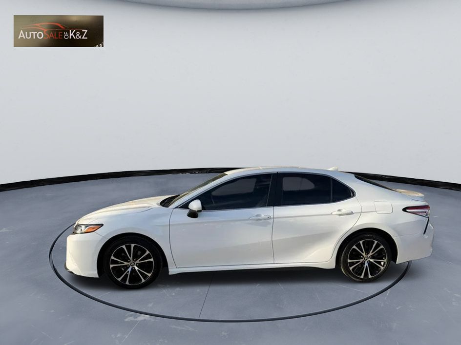 Used 2020 Toyota Camry SE FWD image 2