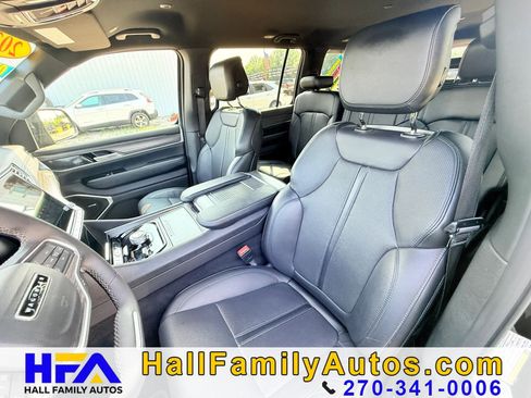 Used 2024 Jeep Wagoneer L Series II w/ Flexible Seating Group AWD/4WD image 26