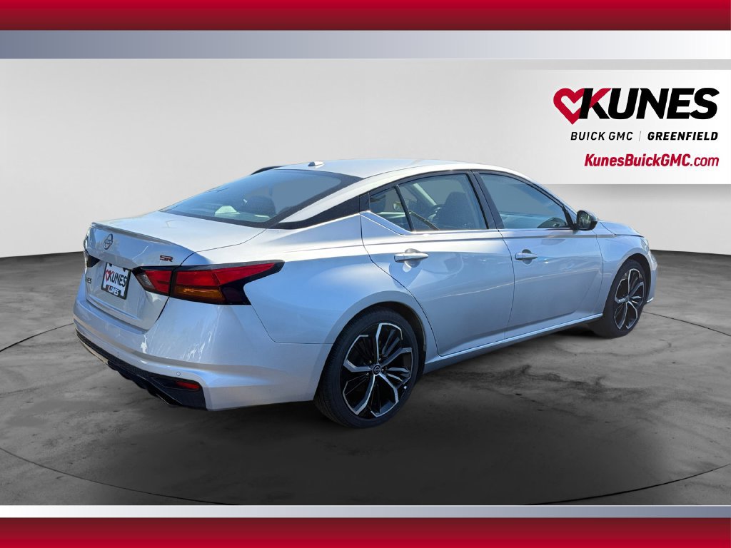 Used 2024 Nissan Altima 2.5 SR FWD image 9