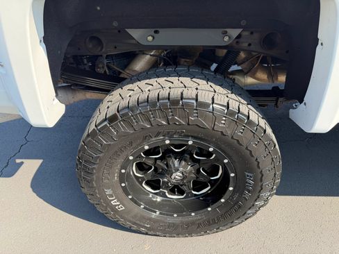 Used 2016 GMC Sierra 2500 SLT w/ Duramax Plus Package AWD/4WD image 13