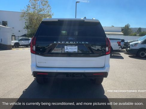 Used 2025 Ford Expedition Active AWD/4WD image 7