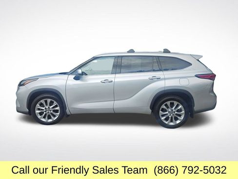 Used 2022 Toyota Highlander Limited AWD/4WD image 2