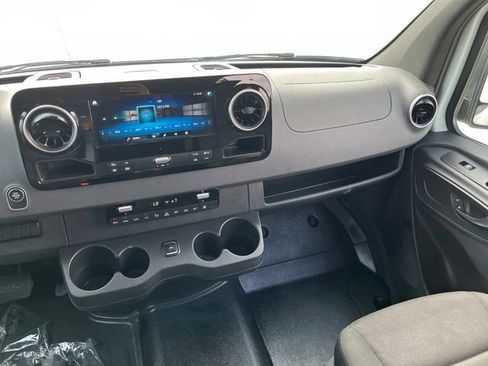 Used 2024 Mercedes-Benz Sprinter 2500 image 11