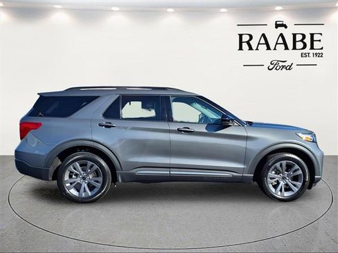 Used 2023 Ford Explorer XLT w/ Equipment Group 202A image 8