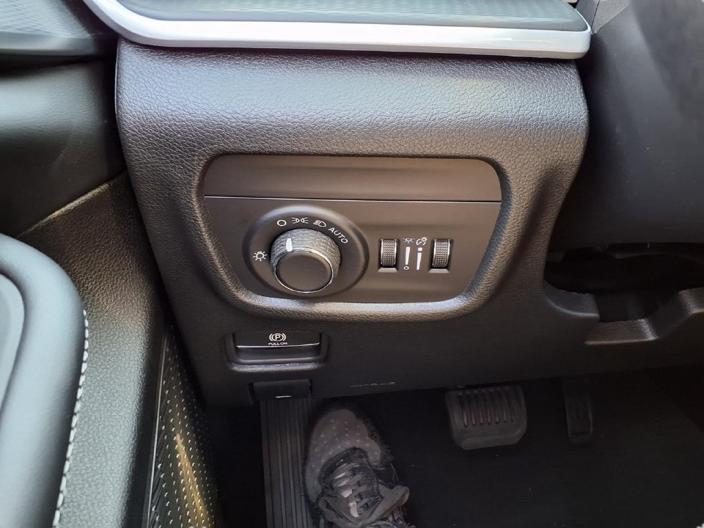 New 2027 Jeep Grand Cherokee Laredo X AWD/4WD image 16