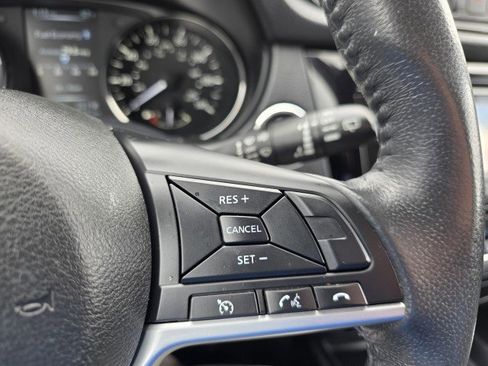 Used 2017 Nissan Rogue SV FWD image 19