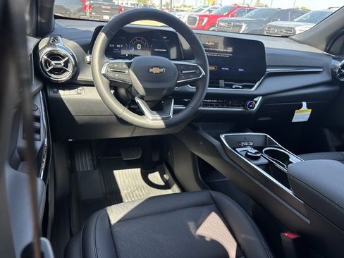 New 2027 Chevrolet Equinox LT w/ Convenience Package II FWD image 16