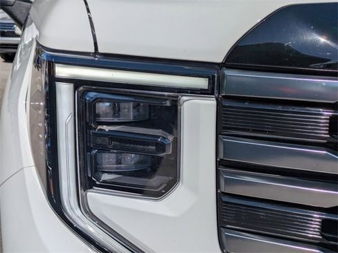 Used 2025 GMC Sierra 1500 AT4 image 9