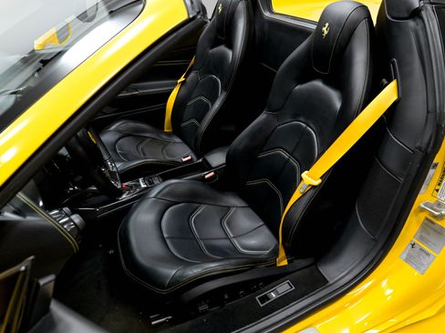 Used 2017 Ferrari 488 Spider RWD image 10