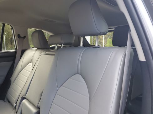 Certified 2023 Toyota Highlander XLE image 13