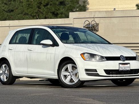 Used 2017 Volkswagen Golf Wolfsburg Edition image 2