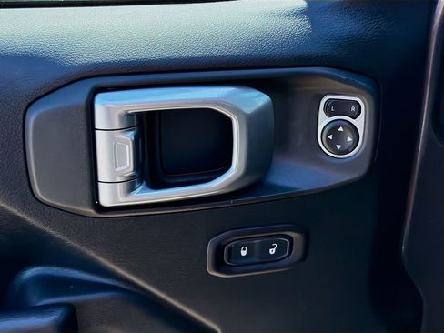 Used 2018 Jeep Wrangler Unlimited Rubicon w/ Dual Top Group image 24