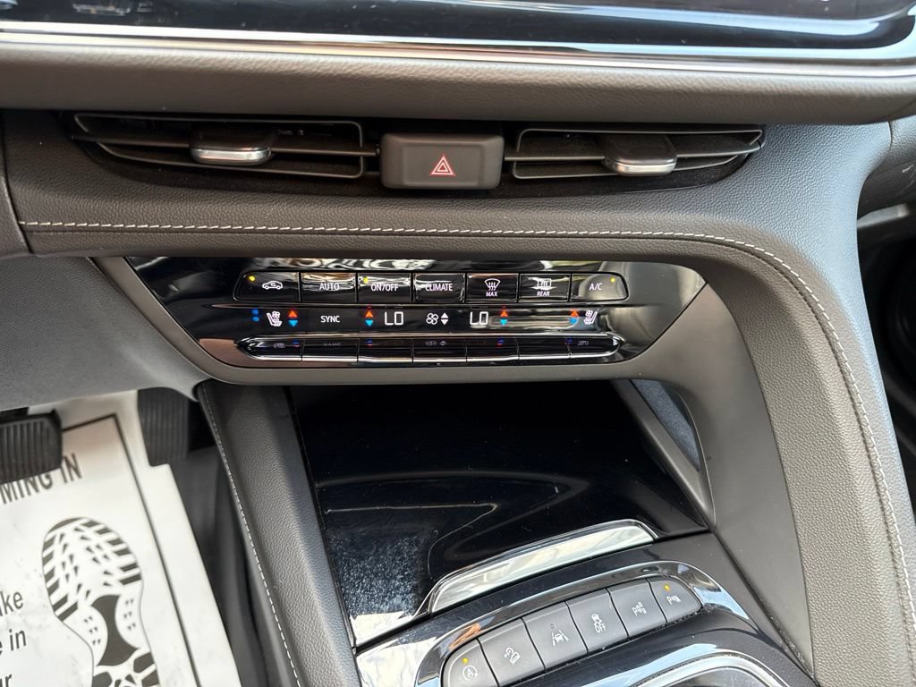 Used 2023 Buick Envision Avenir AWD/4WD image 41