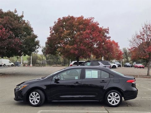 Used 2024 Toyota Corolla LE image 3