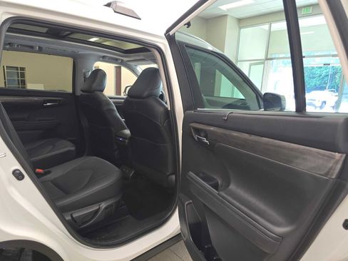 Certified 2025 Toyota Highlander Platinum AWD/4WD image 27