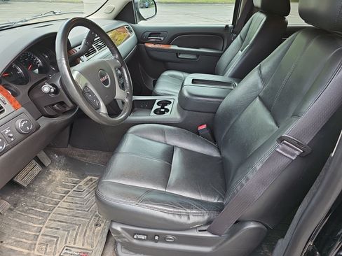 Used 2014 GMC Yukon SLT w/ SLT-2 Equipment Package AWD/4WD image 19