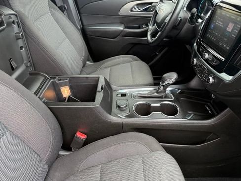 Used 2023 Chevrolet Traverse LT FWD image 16