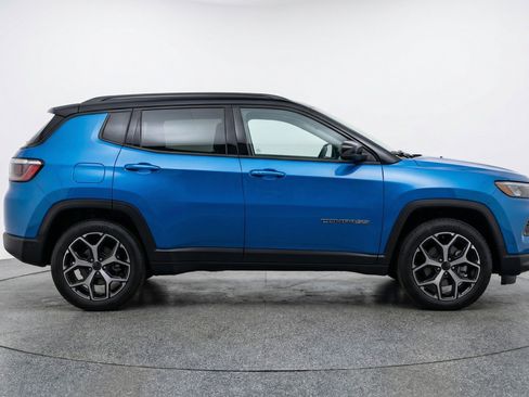 Used 2025 Jeep Compass Limited AWD/4WD image 11