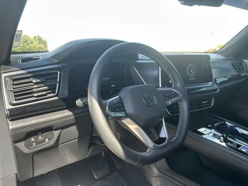 Used 2024 Volkswagen Atlas Cross Sport SE FWD image 15