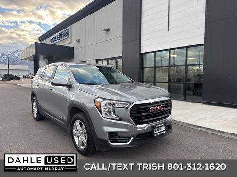 Used 2024 GMC Terrain SLE image 1