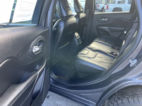 Used 2019 Jeep Cherokee Limited image 27