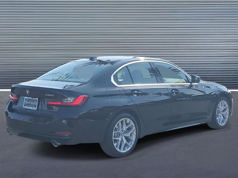 Used 2025 BMW 330i Sedan image 3