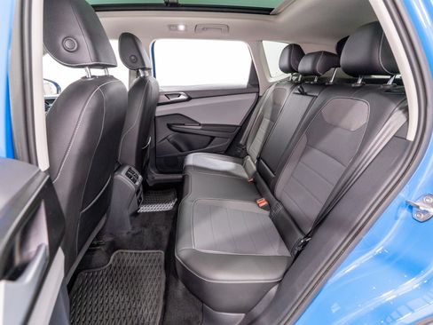 Used 2023 Volkswagen Taos SE w/ Panoramic Sunroof Package FWD image 28