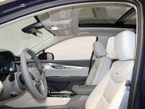 New 2025 Cadillac XT5 Premium Luxury image 6