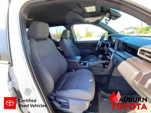 Certified 2025 Toyota Tacoma SR5 AWD/4WD image 16