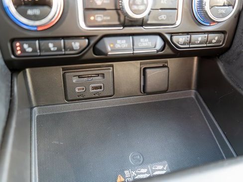 Used 2021 GMC Yukon SLT w/ SLT Premium Package image 37