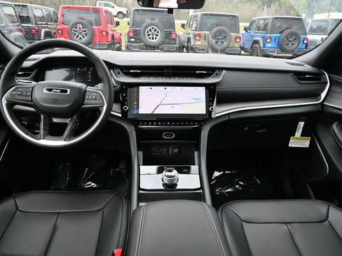 New 2026 Jeep Grand Cherokee L Limited image 17