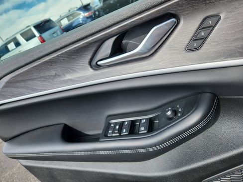 Used 2025 Jeep Grand Cherokee Limited w/ Trailer Tow Package image 16