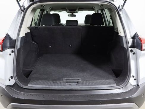 Used 2021 Nissan Rogue SV image 18