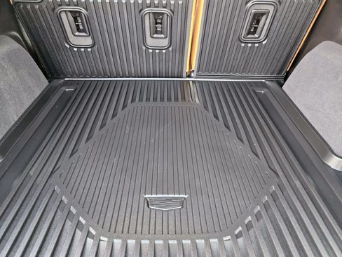 Certified 2025 Cadillac XT5 Premium Luxury FWD image 37