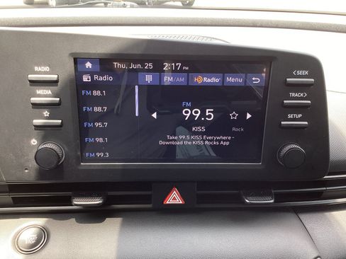 Used 2025 Hyundai Elantra Sport FWD image 18