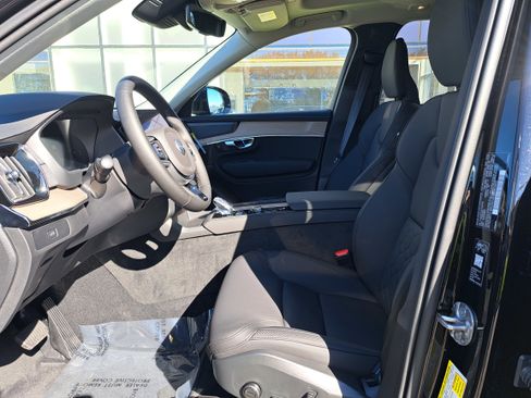 New 2026 Volvo XC90 B6 Plus w/ Protection Package Premier image 6