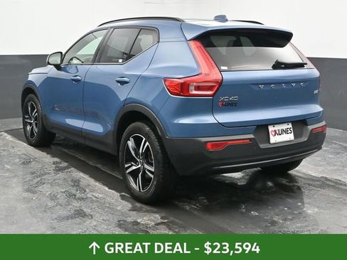 Used 2024 Volvo XC40 B5 Core image 8