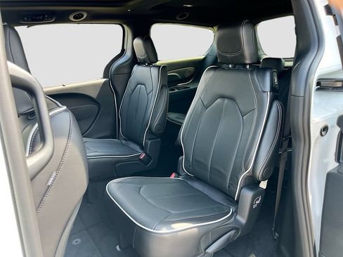 New 2026 Chrysler Pacifica Limited w/ S Appearance Package AWD/4WD image 25