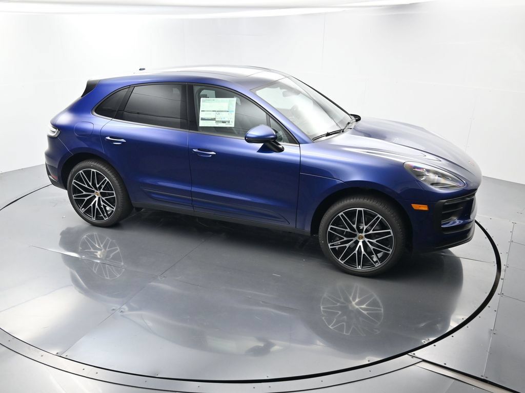 Certified 2025 Porsche Macan AWD/4WD image 42
