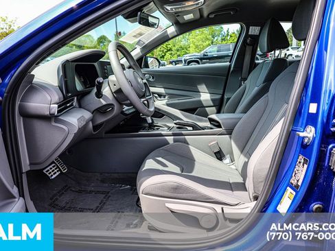 Used 2025 Hyundai Elantra Sport FWD image 18