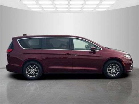 Certified 2021 Chrysler Pacifica Touring image 8