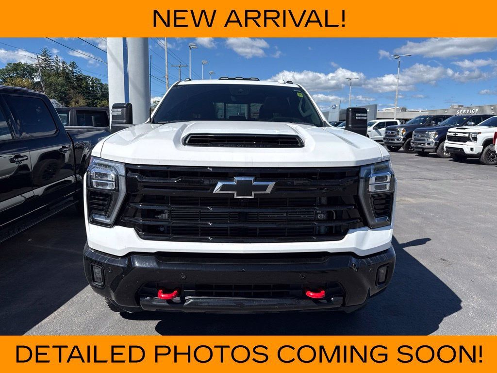 Used 2025 Chevrolet Silverado 3500 LTZ w/ LTZ Plus Package AWD/4WD image 2