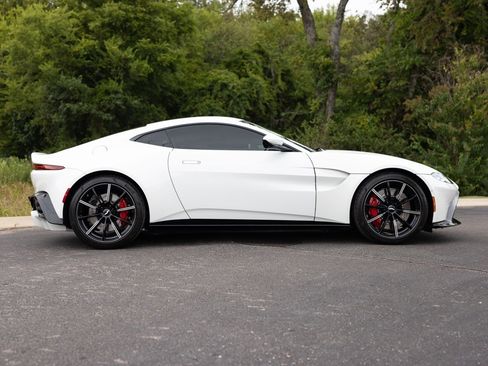 Used 2021 Aston Martin V8 Vantage Coupe image 10